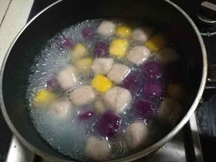 芋圆牛奶甜汤步骤3