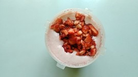 草莓冰淇淋步骤7