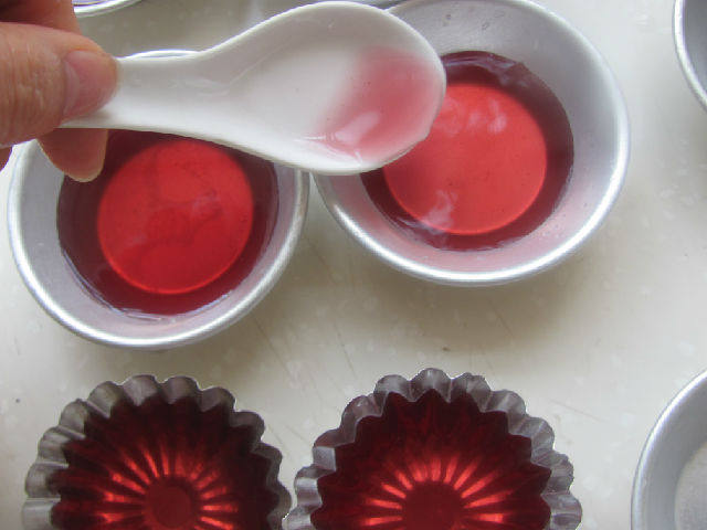 朗姆花茶果冻步骤7