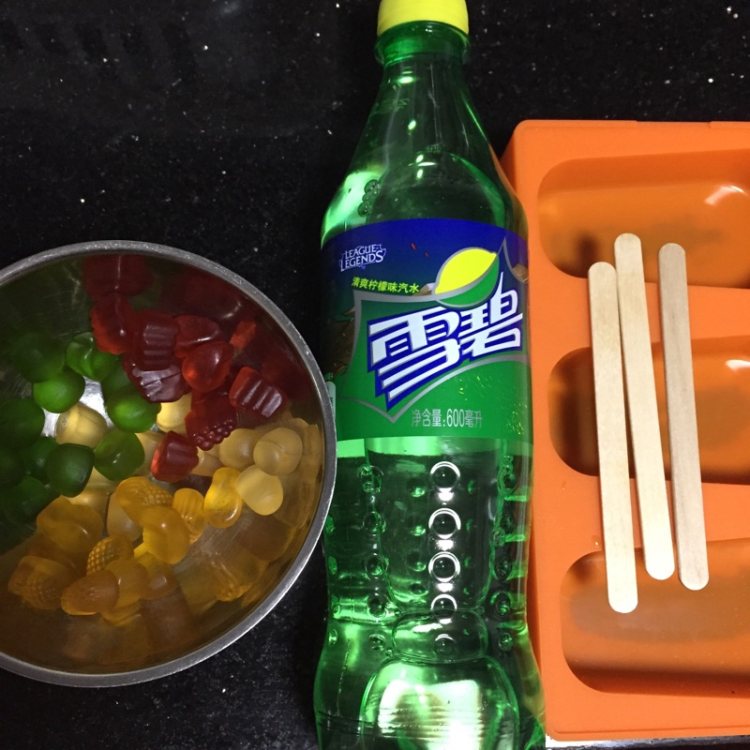 彩虹雪碧冰步骤1