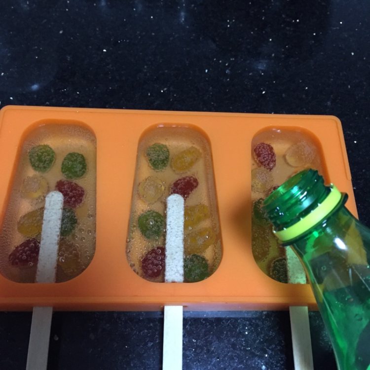 彩虹雪碧冰步骤4