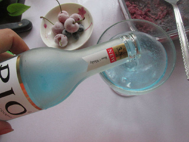 蓝色海洋鸡尾酒步骤3