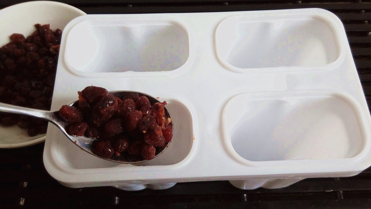 酸奶红豆冰棍步骤5