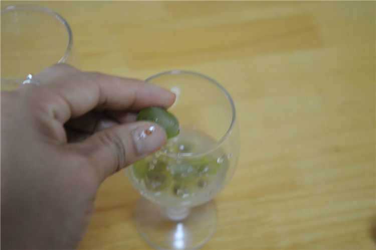 浓情蜜意鸡尾酒步骤2