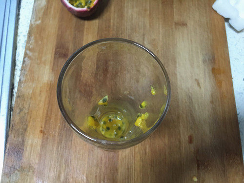 百香果鸡尾酒步骤4