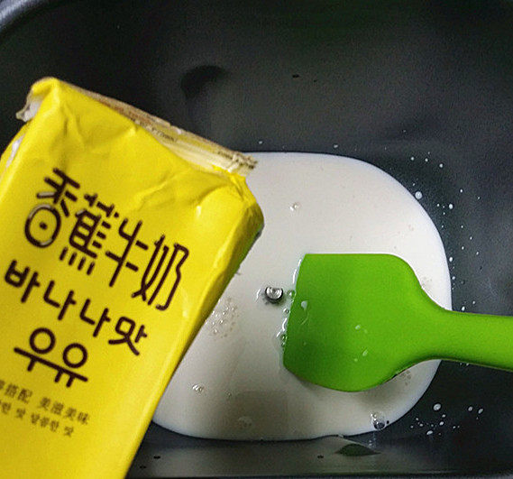 自制香蕉酸奶步骤3