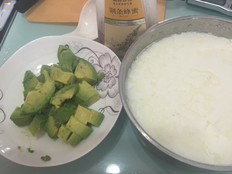 牛油果草莓思慕雪#多步骤3
