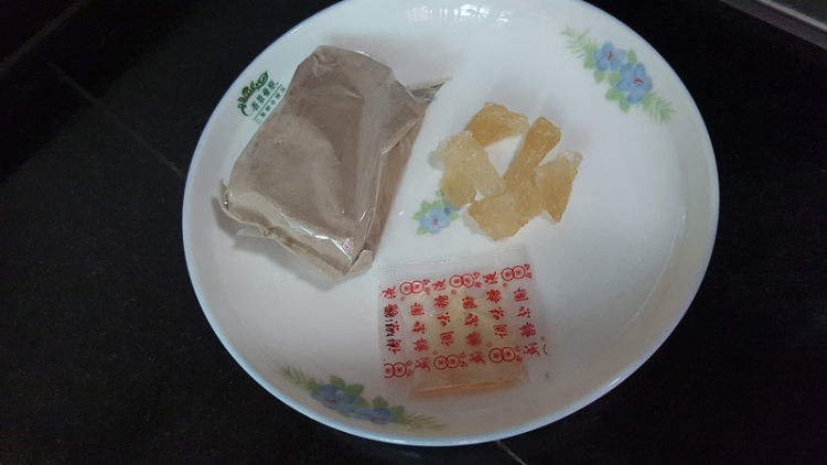 冰爽黑凉粉步骤1