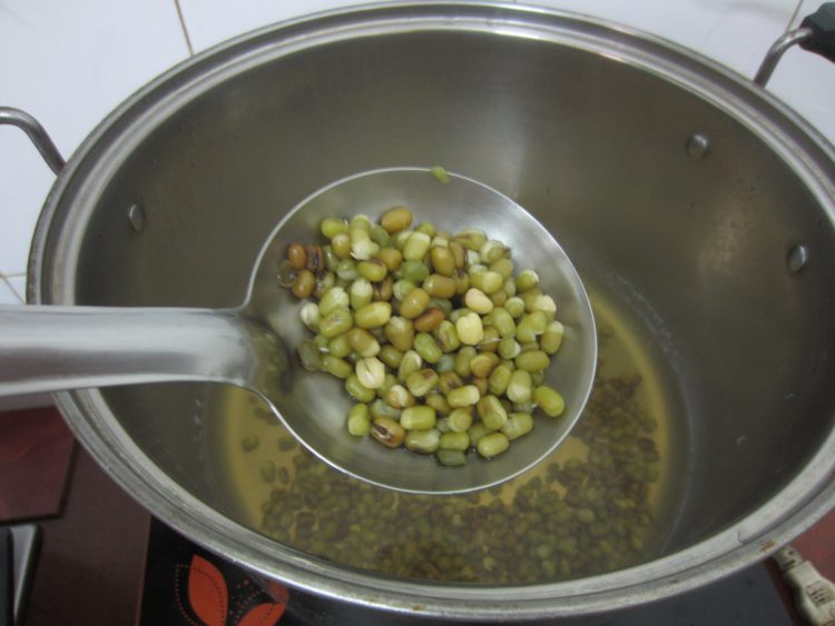 绿豆牛奶冰棍步骤3