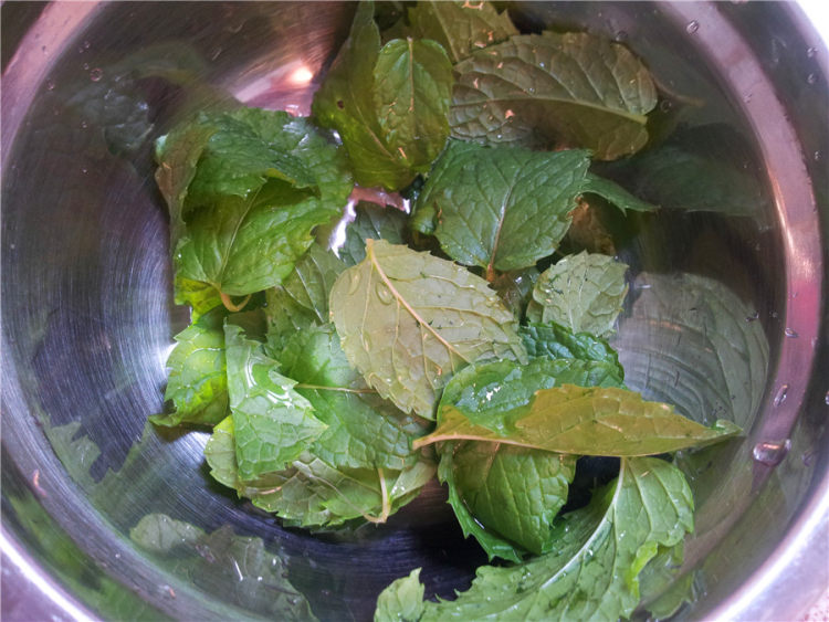 柠檬薄荷茶步骤1