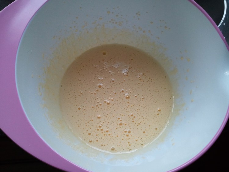 香草味杨梅酱冰淇淋步骤1