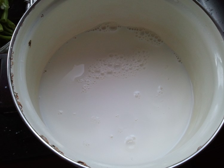 香草味杨梅酱冰淇淋步骤2