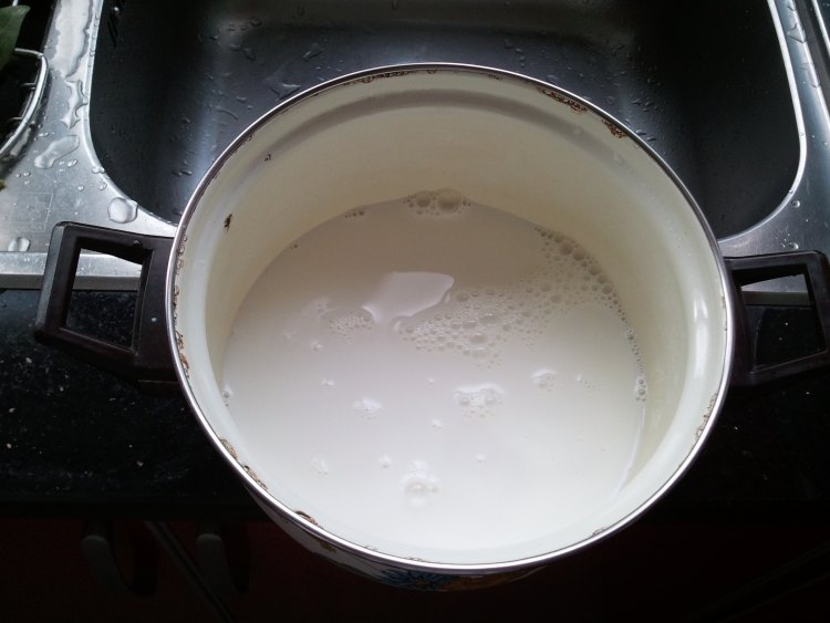 香草味杨梅酱冰淇淋步骤3