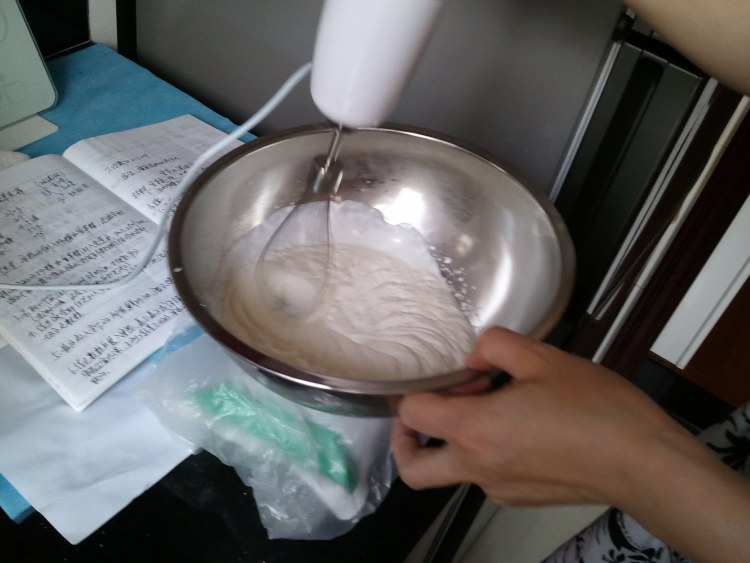 香草味杨梅酱冰淇淋步骤7