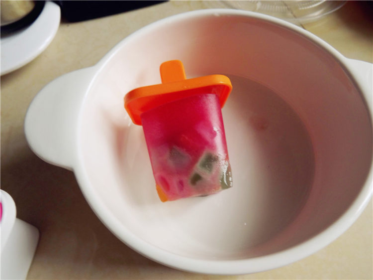 葡萄汁软糖冰棒步骤7