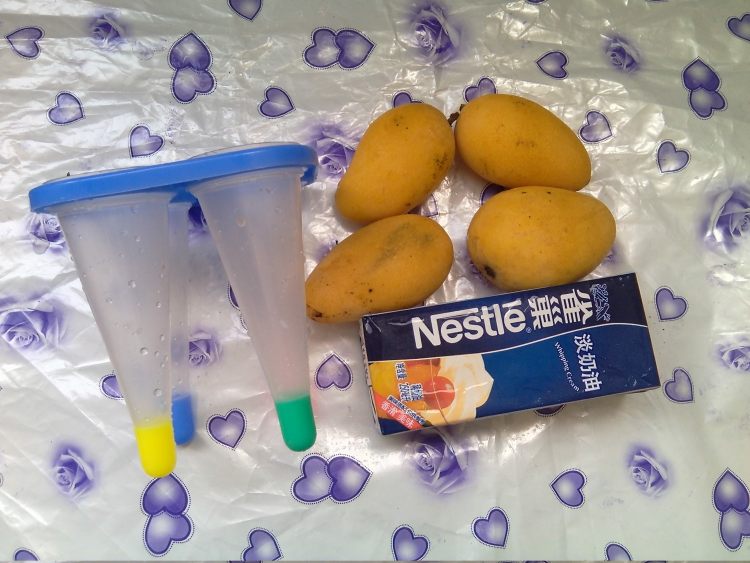 芒果奶油雪糕步骤1