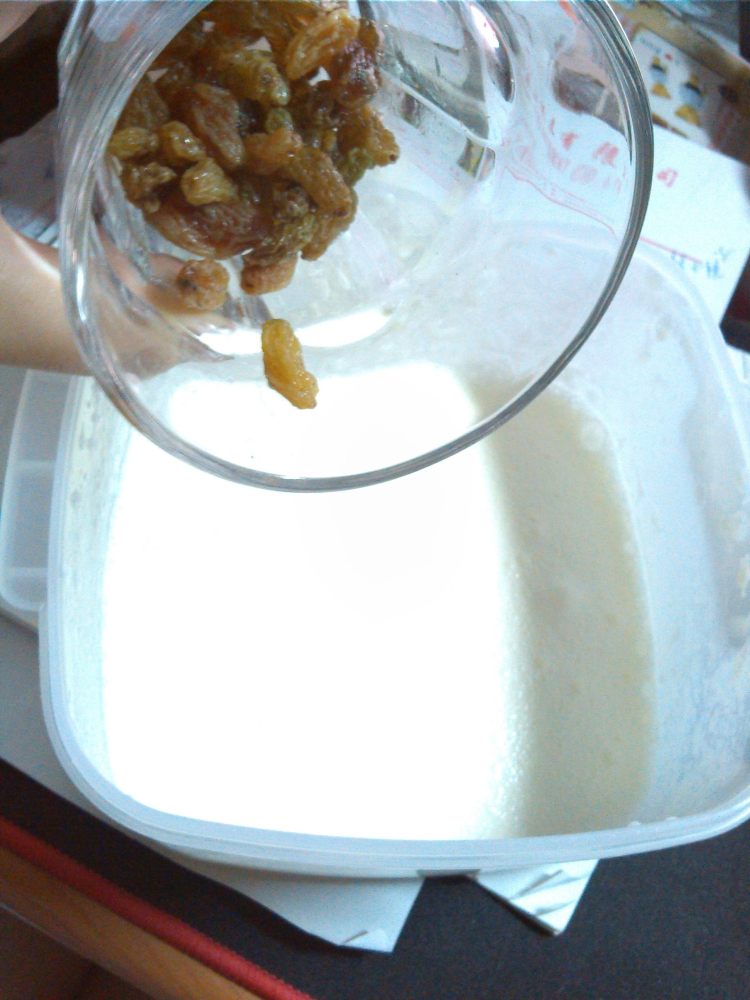 鲜奶葡萄干棒冰步骤7