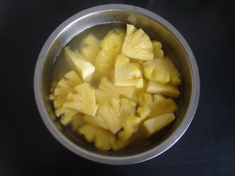 菠萝冰饮步骤2