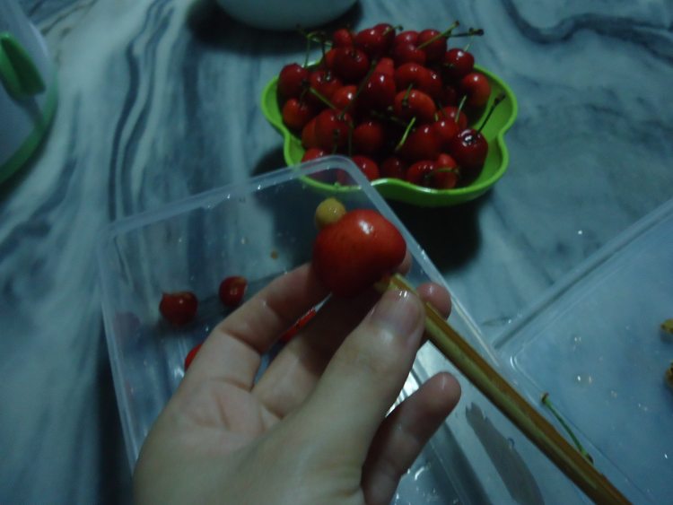 酸奶樱桃冰棍步骤5