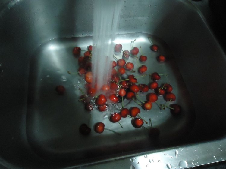 酸奶樱桃冰棍步骤2