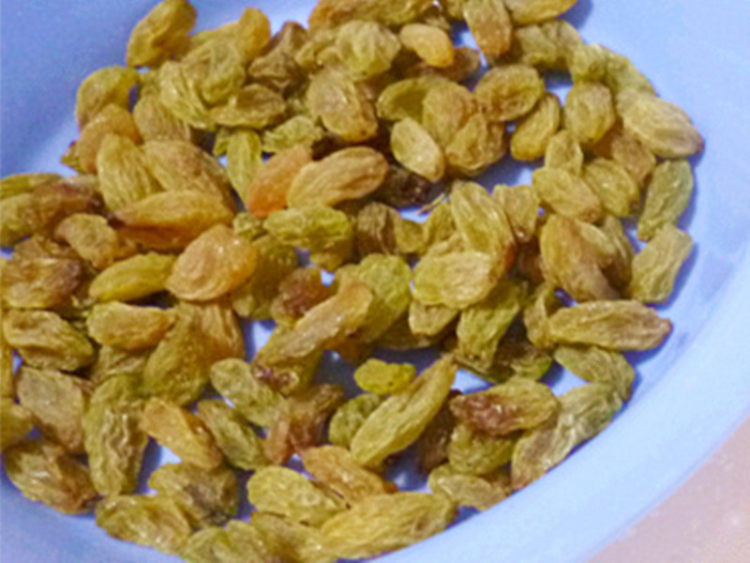 葡萄干牛奶冰棒步骤4