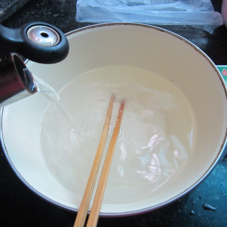 碎碎冰红糖冰凉粉步骤2