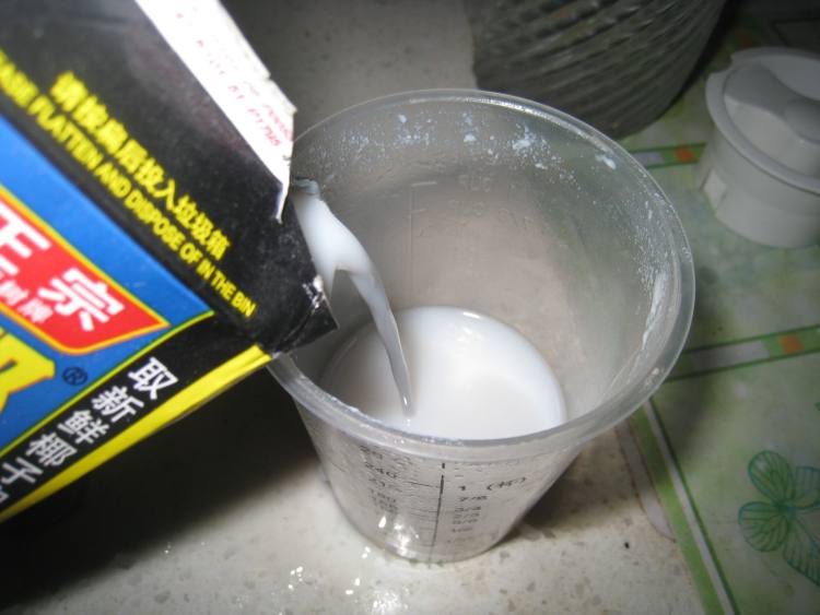 椰香樱桃冰淇淋步骤1