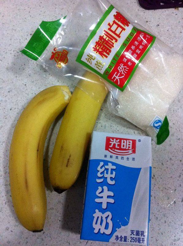 香蕉牛奶棒冰步骤1