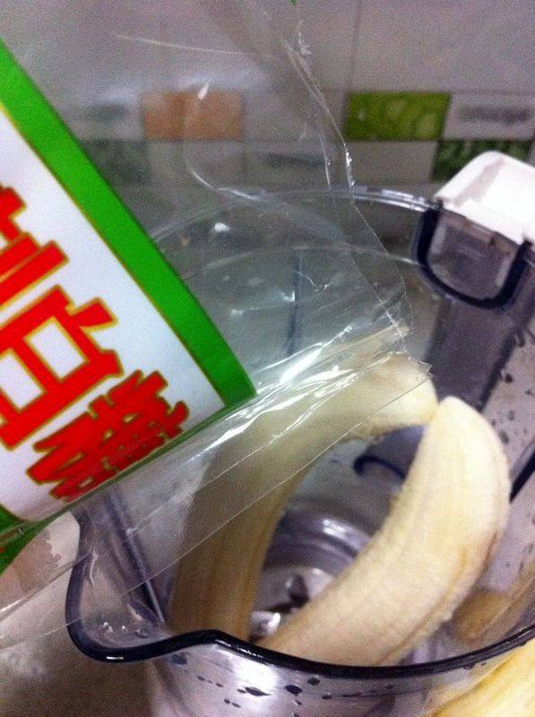 香蕉牛奶棒冰步骤3