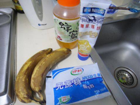 香蕉酸奶冰棍步骤1