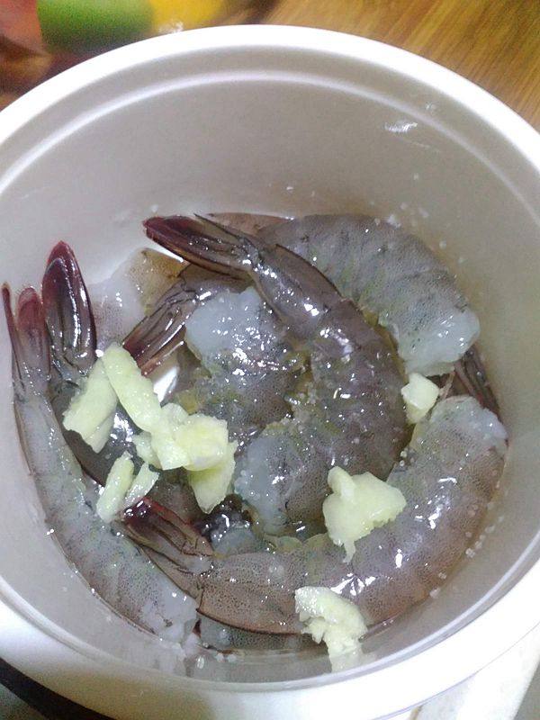 芝士彩椒串串虾步骤3