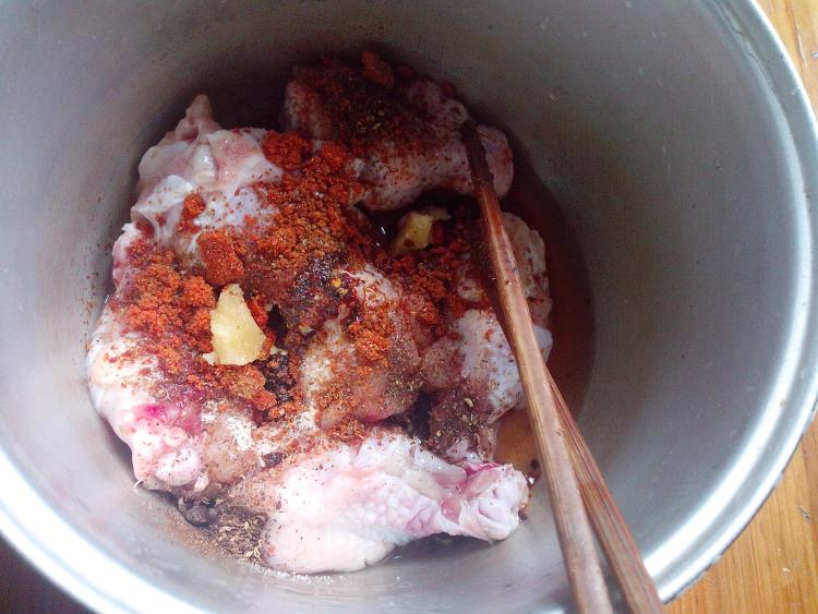 香辣鸡翅根步骤3