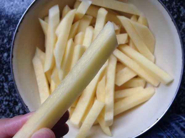 【儿童美食】烤薯条步骤2