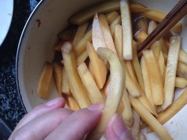 【儿童美食】烤薯条步骤6
