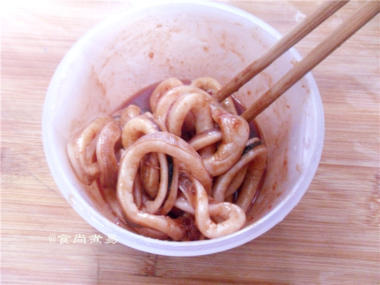 【手工美食】鱿鱼素鸡步骤3