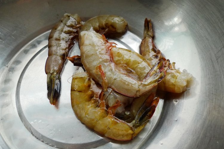 新奥尔良烤大虾步骤1