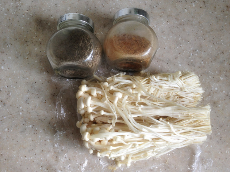 自制烤金针菇步骤1