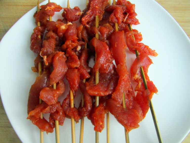 香烤里脊肉串步骤4