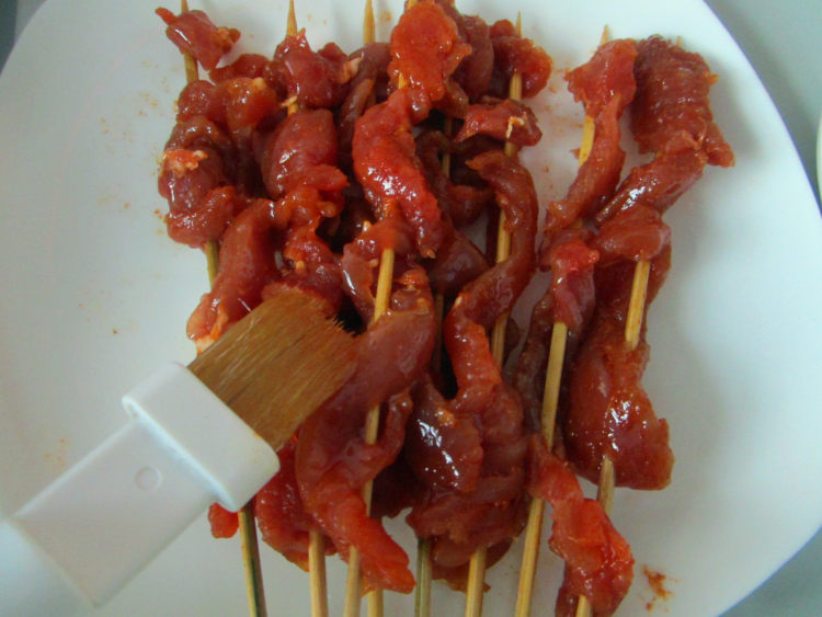 香烤里脊肉串步骤5