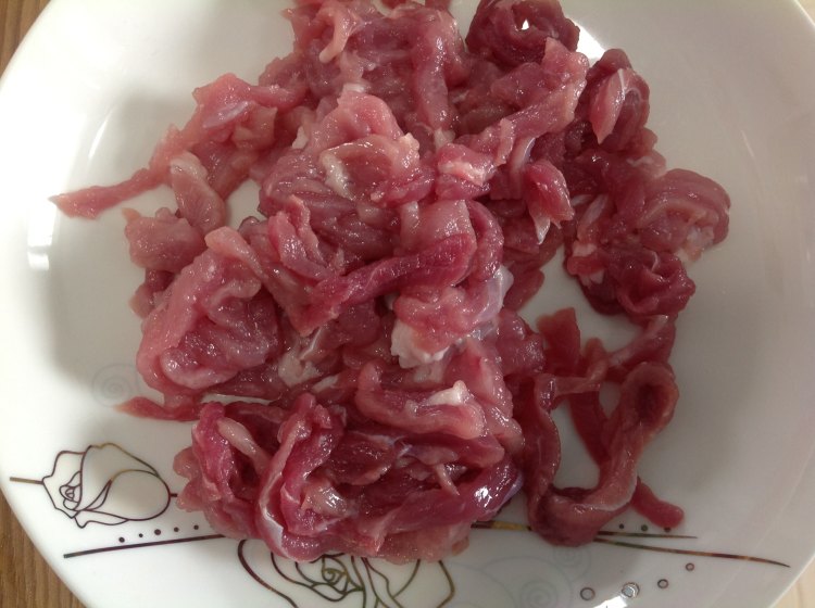 干煸肉丝金针菇步骤1