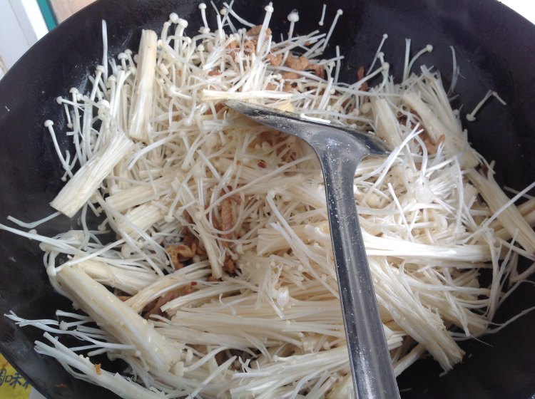 干煸肉丝金针菇步骤6