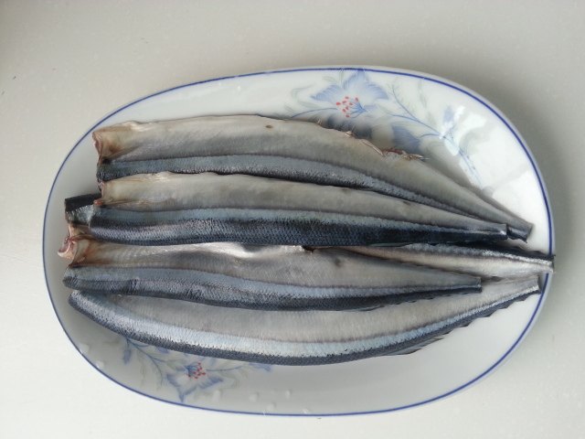 孜然秋刀鱼步骤1