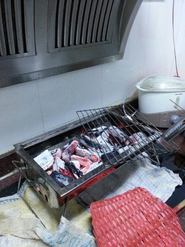 自制炭火烧烤大餐步骤4