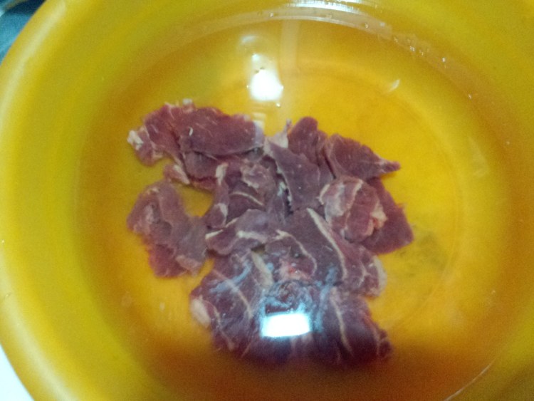 烤牛肉金针卷步骤2