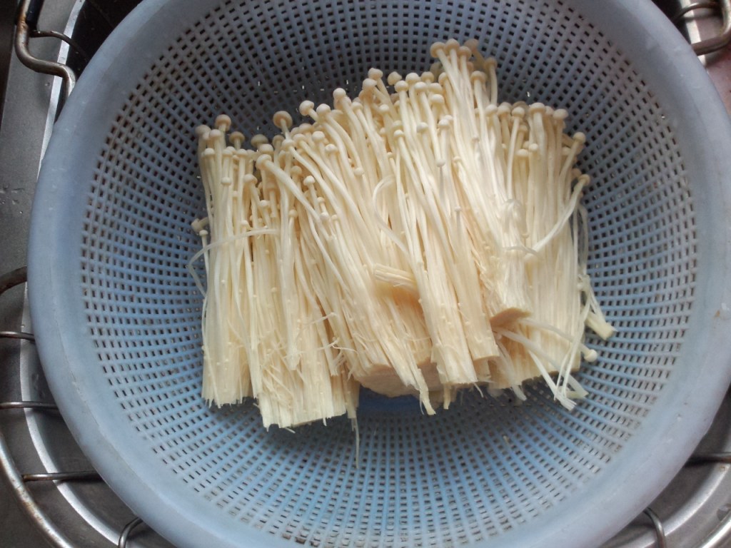 烤牛肉金针卷步骤9
