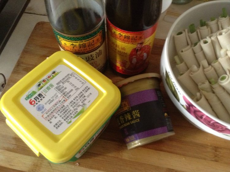 烤豆腐卷葱步骤4
