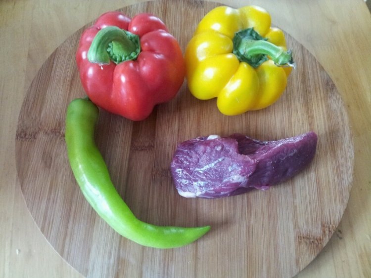 彩椒牛肉串步骤1