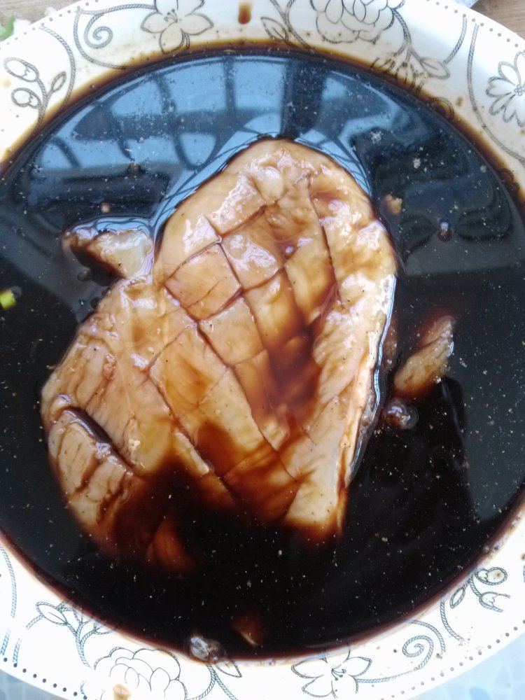 酥嫩爆浆炸鸡排步骤2