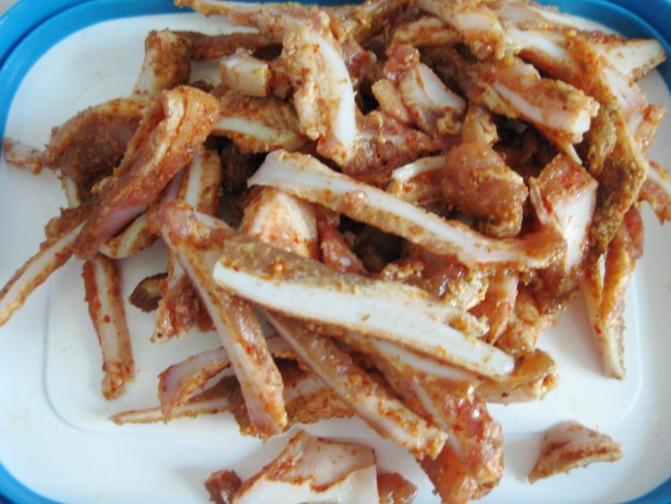 烤猪脆骨步骤1