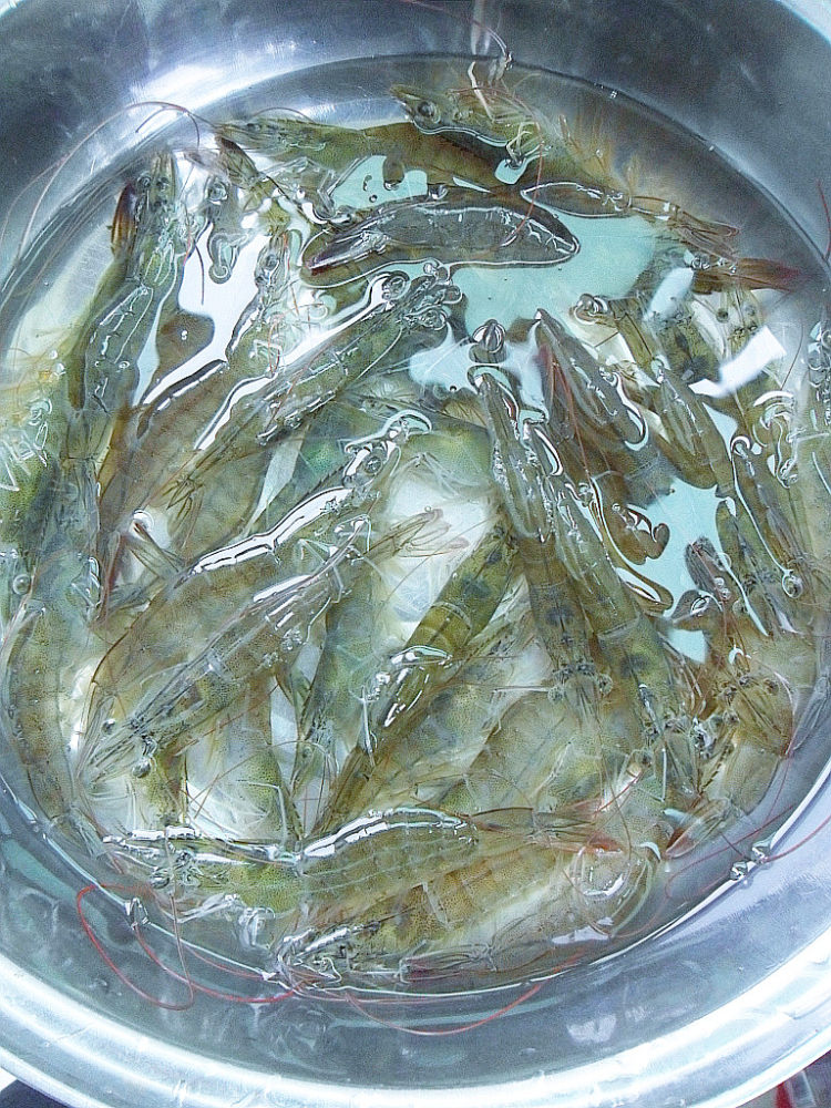 椒盐虾串步骤1